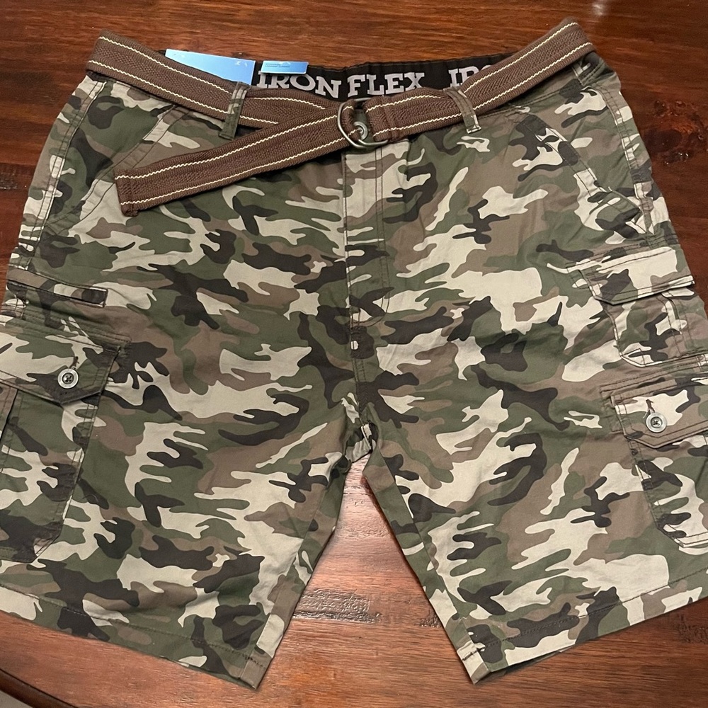 NWT Iron Twill Cargo shorts Size 40 Camo